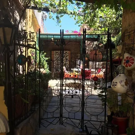 Historic 3-story Mansion With Sea View Terrace Daire Ayvalı